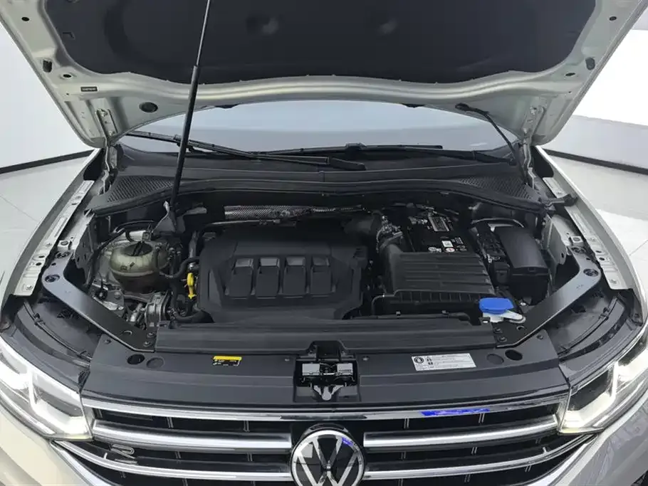 Volkswagen Tiguan L — фото 9
