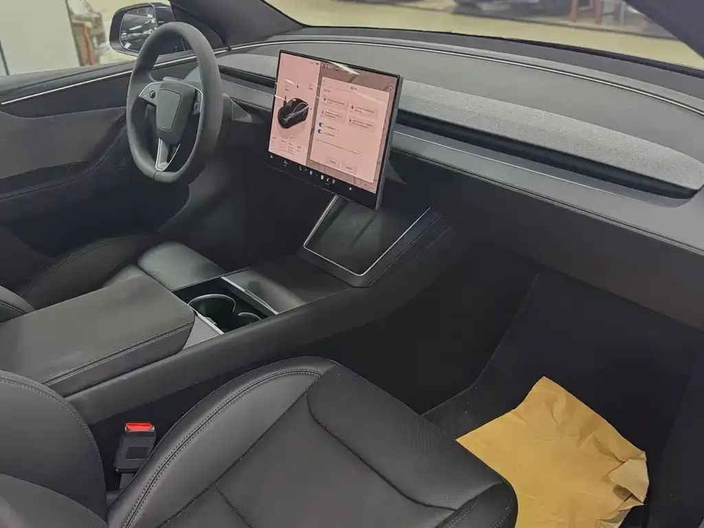 Tesla Model Y — фото 3