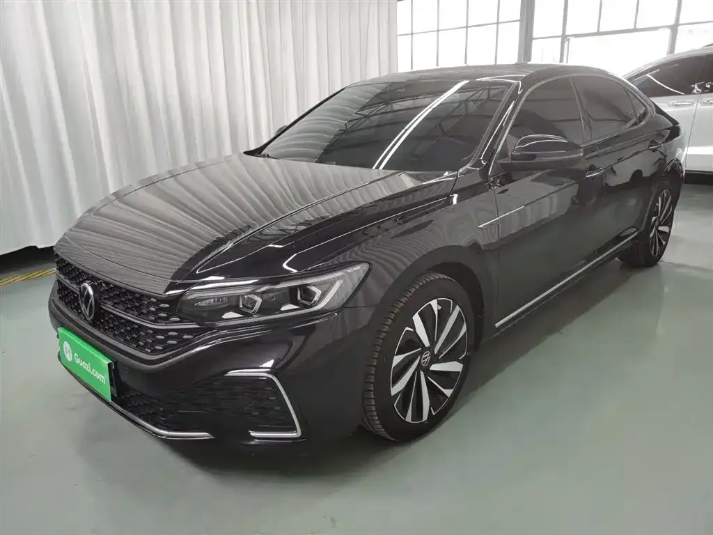 Volkswagen Passat — фото 1