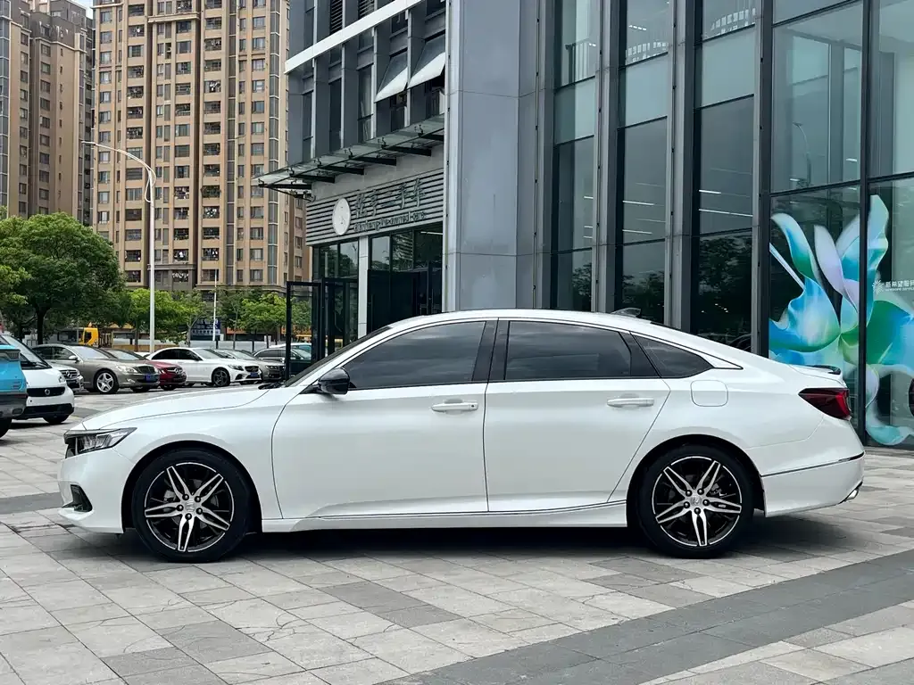 Honda Accord — фото 10