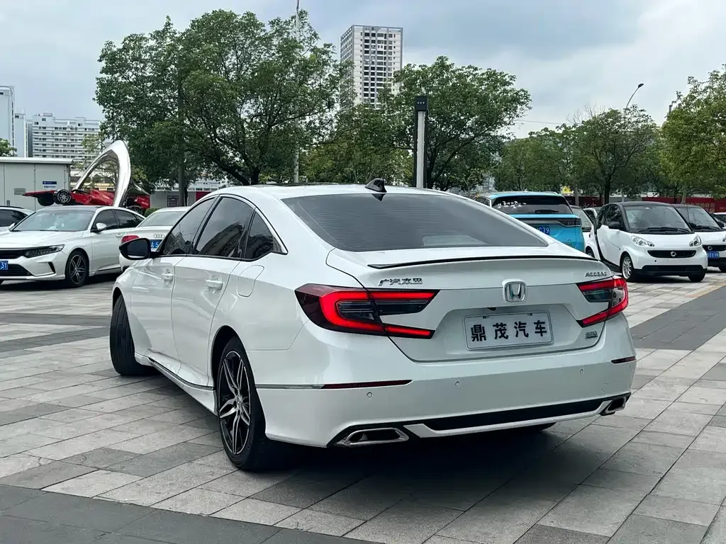 Honda Accord — фото 7