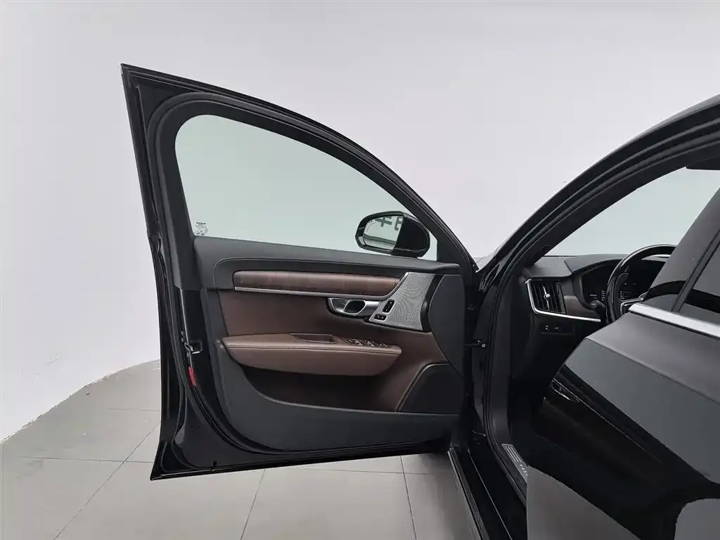Volvo S90 2023 из CN, фото 2