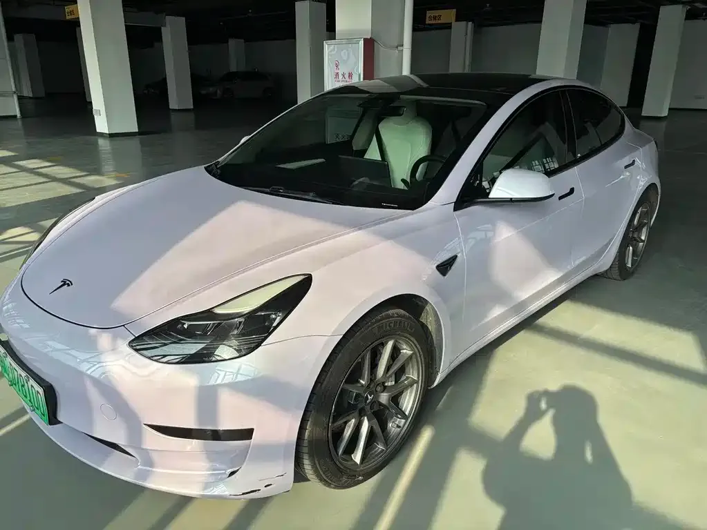 Tesla Model 3 — фото 1
