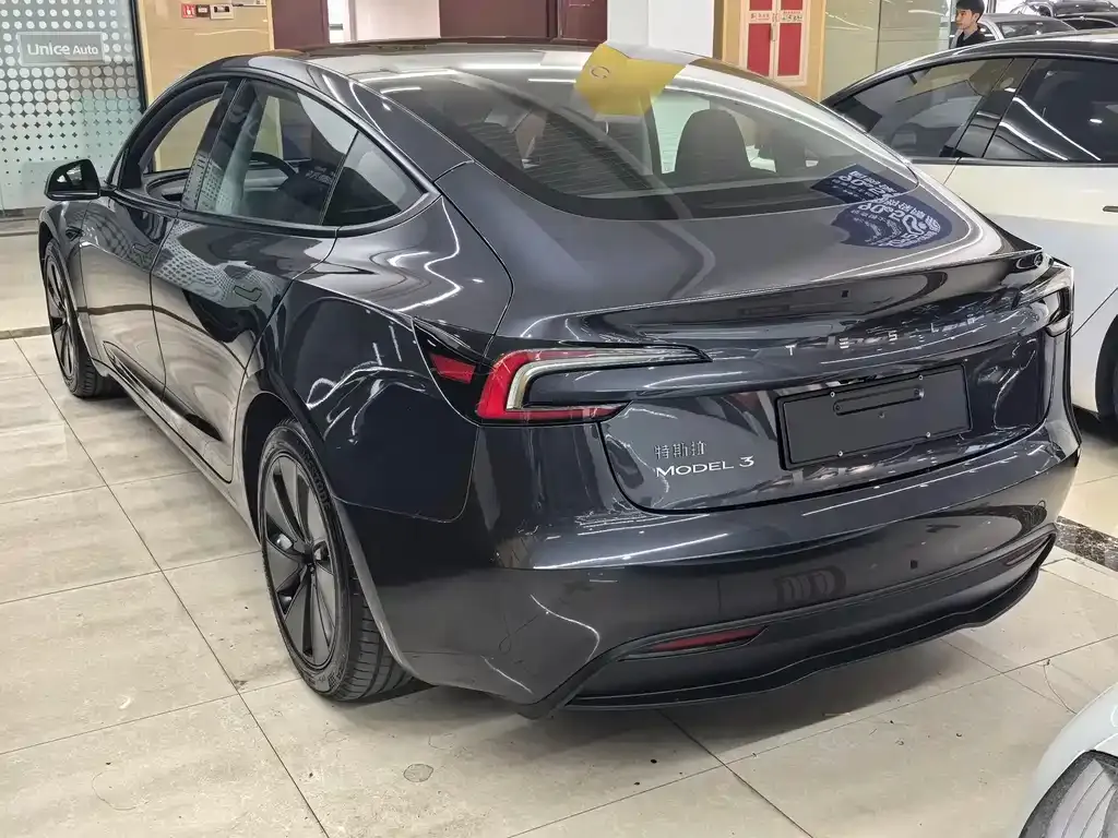 Tesla Model 3 — фото 4