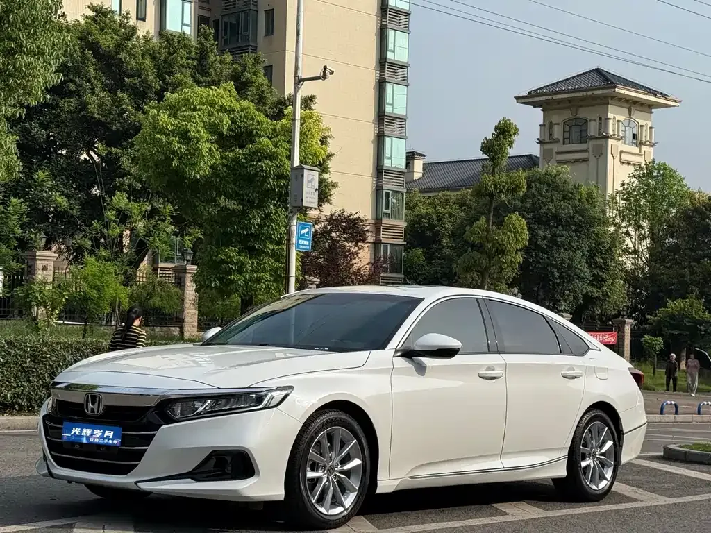 Honda Accord — фото 1