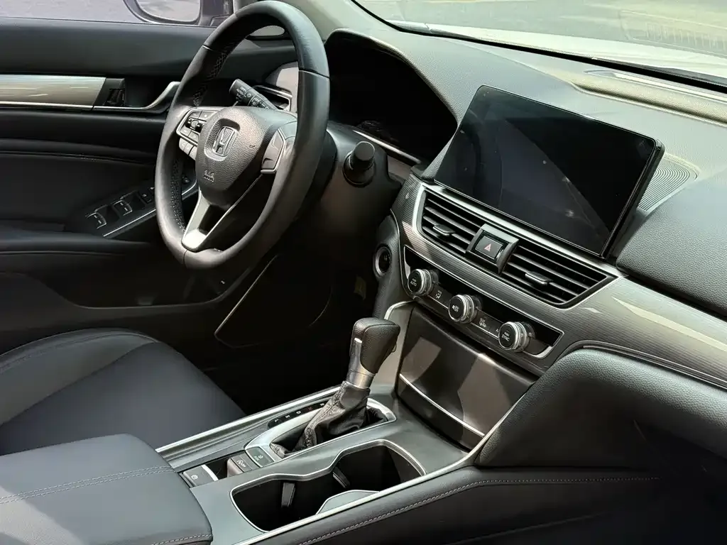 Honda Accord — фото 9