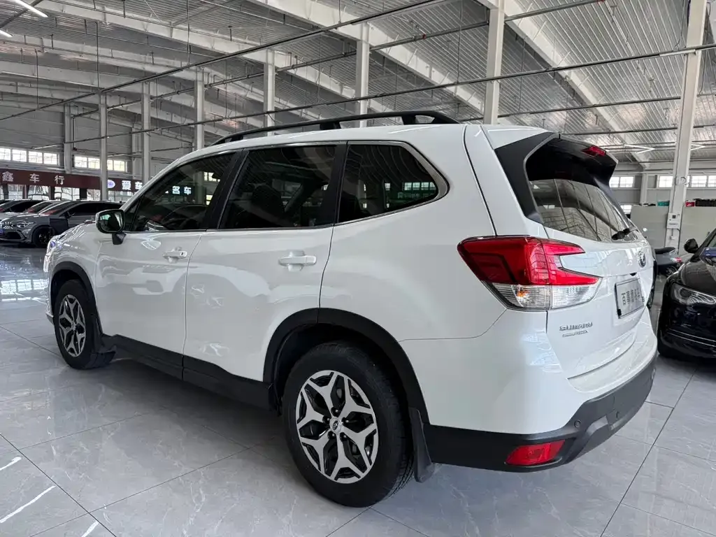 Subaru Forester — фото 8