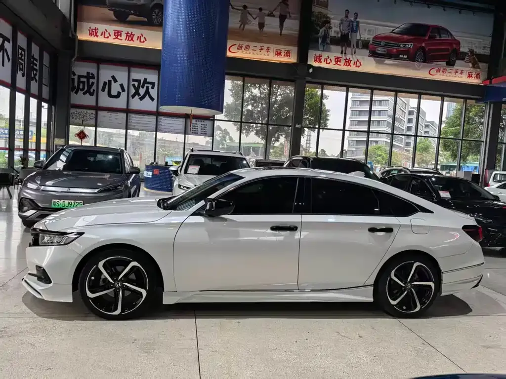 Honda Accord — фото 10