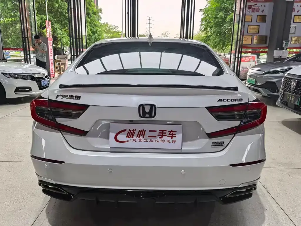 Honda Accord — фото 6