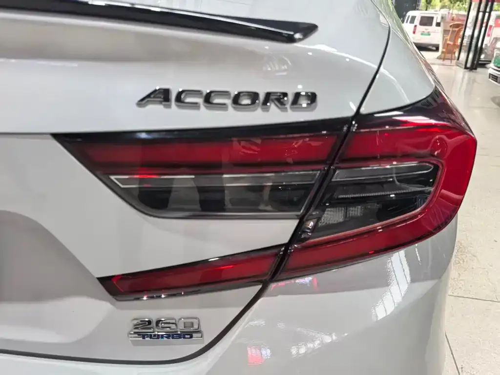 Honda Accord — фото 8