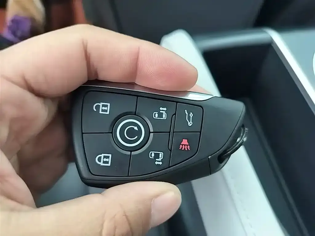 Buick GL8 2025 из CN, фото 4