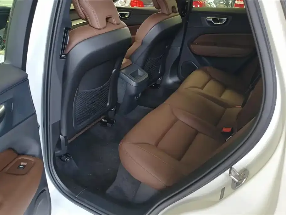 Volvo XC60 2025 из CN, фото 2