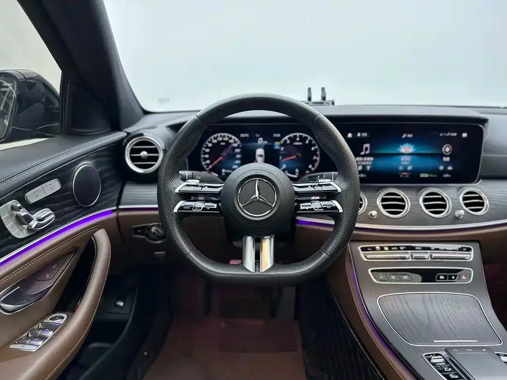 Mercedes-Benz E-Class — фото 10