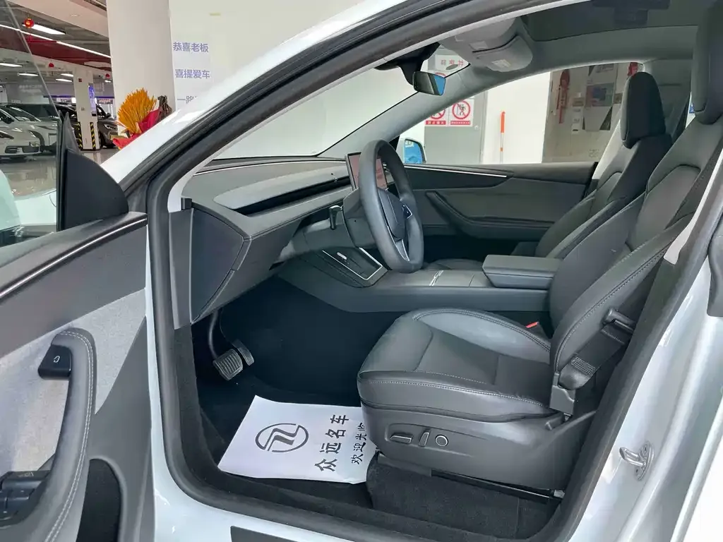 Tesla Model Y — фото 7