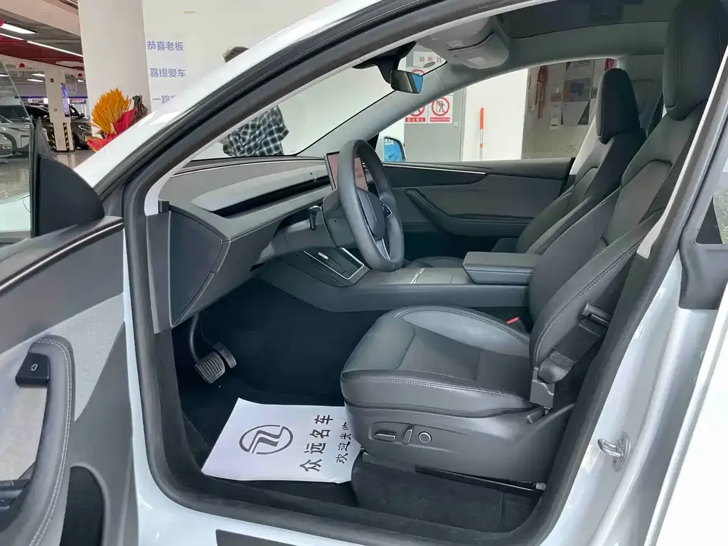Tesla Model Y — фото 3