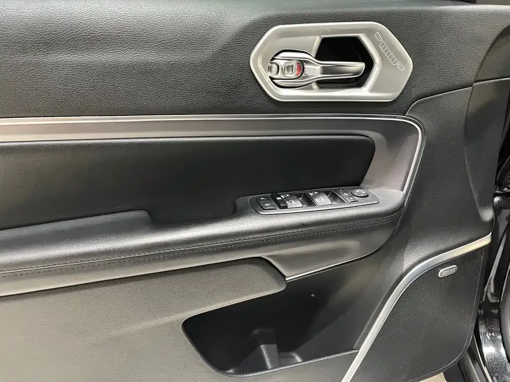Jeep Grand Commander 2021 из CN, фото 10