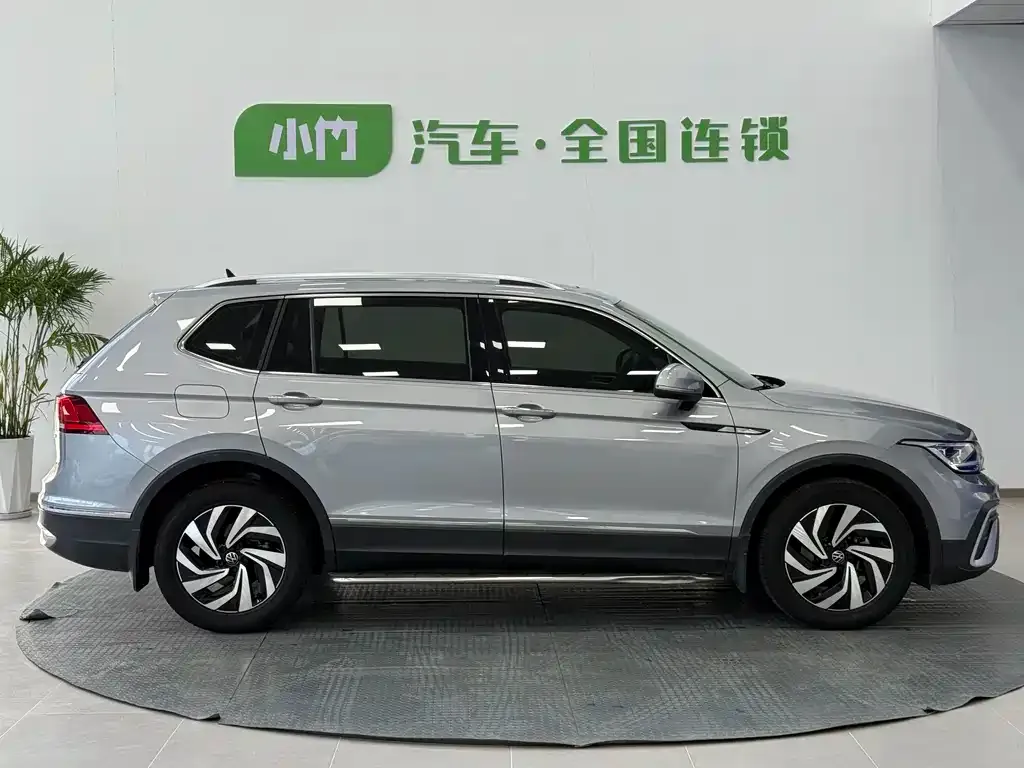 Volkswagen Tiguan L — фото 7