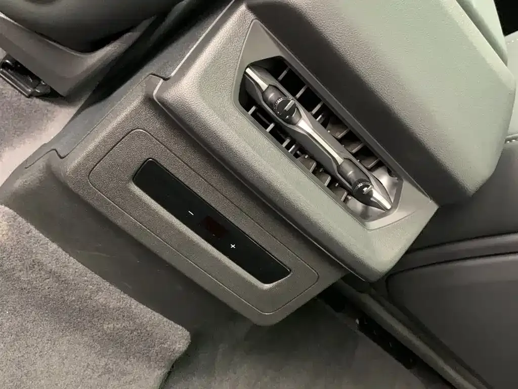 Audi Q6L e-tron — фото 6