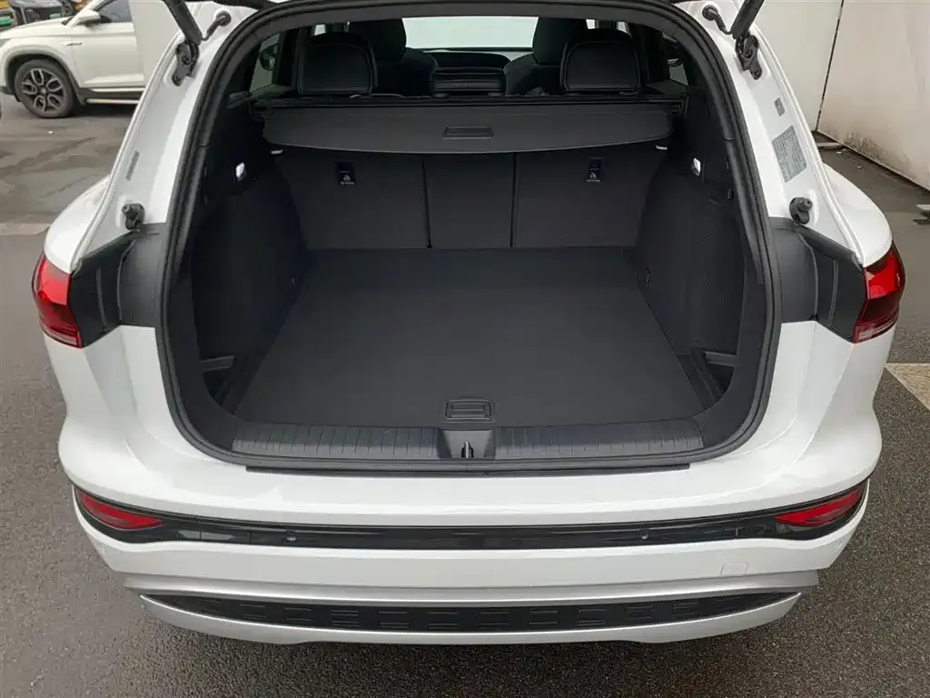 Audi Q6L e-tron — фото 10