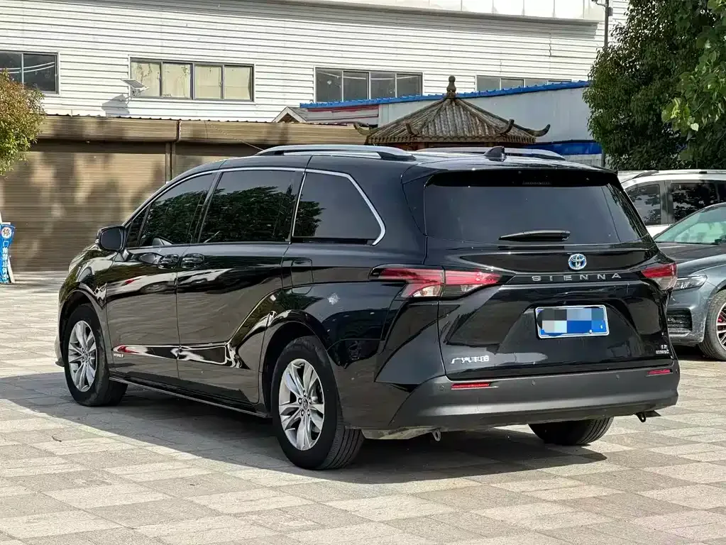 Toyota Sienna — фото 9