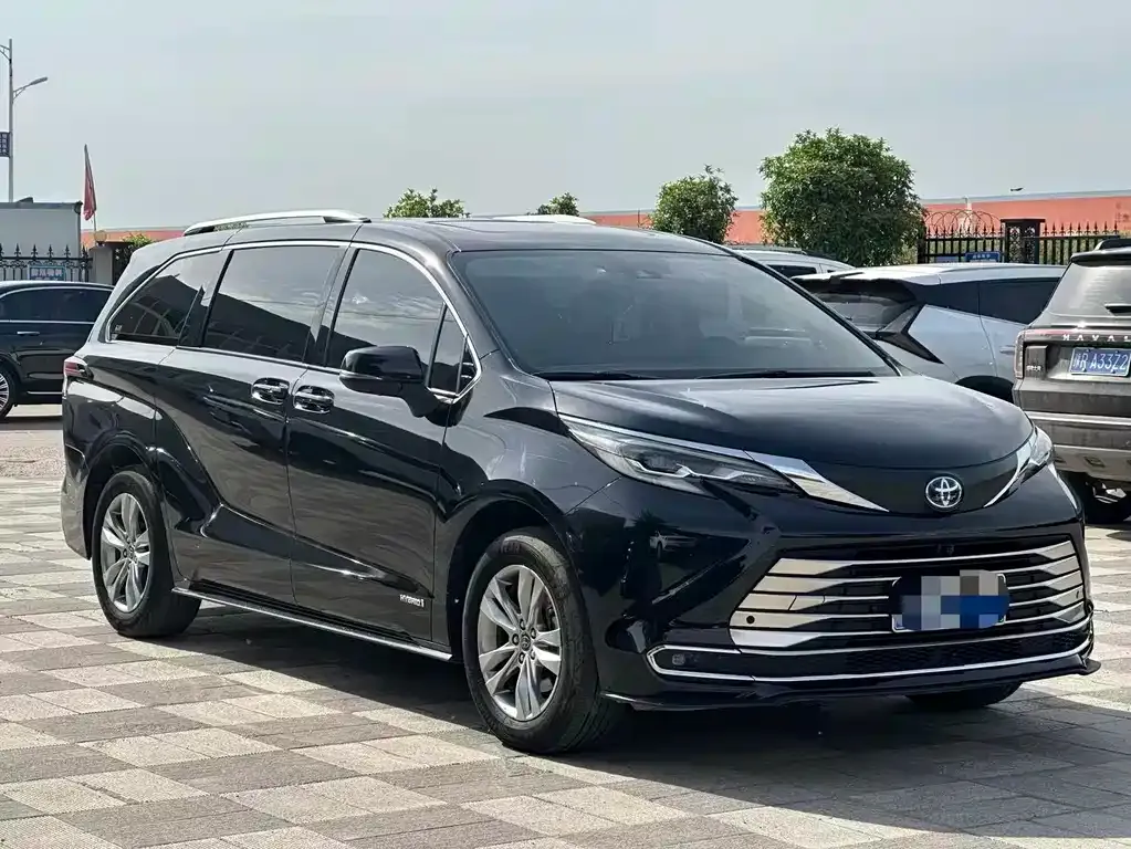 Toyota Sienna — фото 5