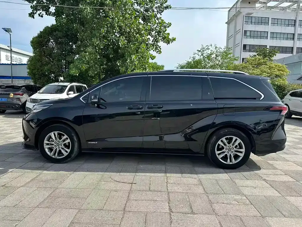 Toyota Sienna — фото 8