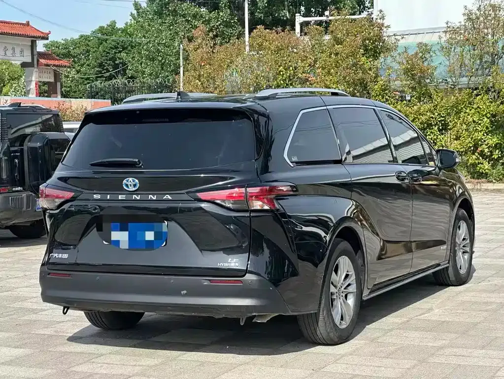 Toyota Sienna — фото 7