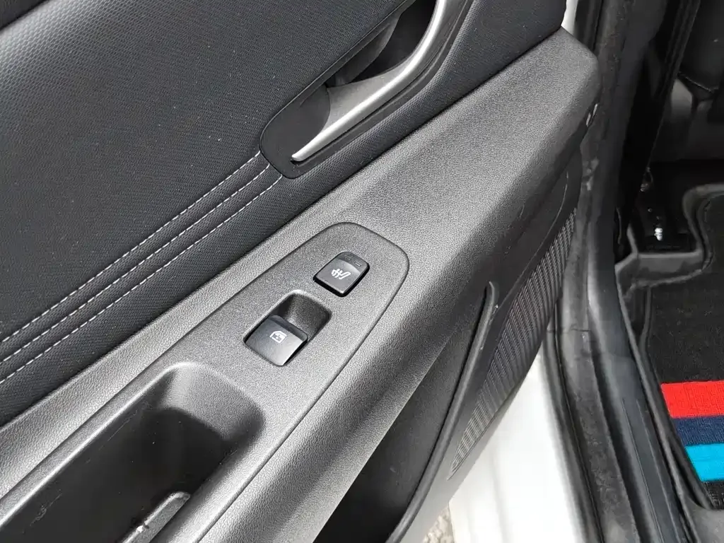 Hyundai Elantra — фото 10