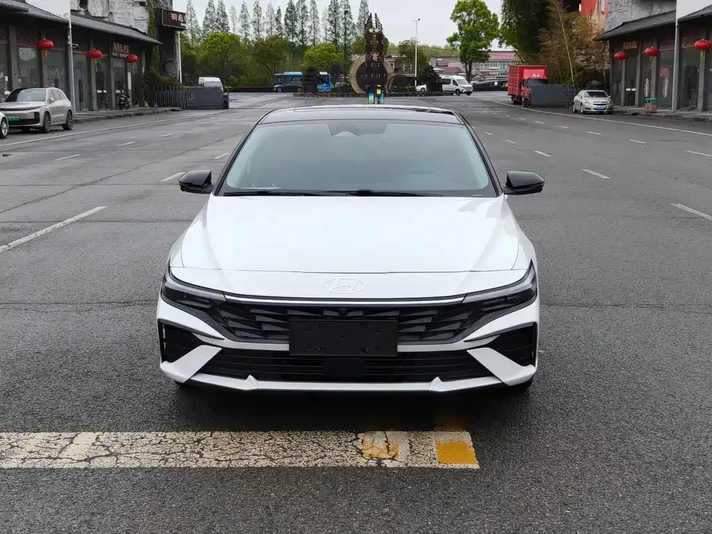 Hyundai Elantra — фото 8