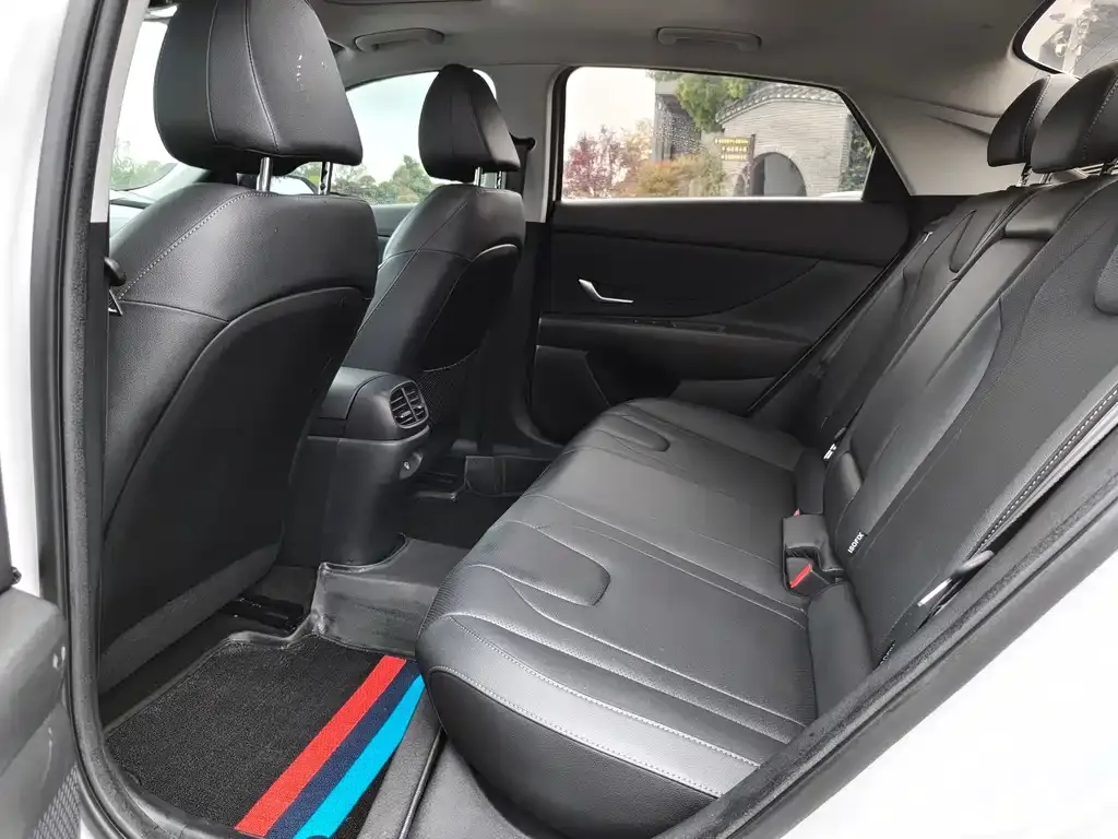 Hyundai Elantra — фото 4