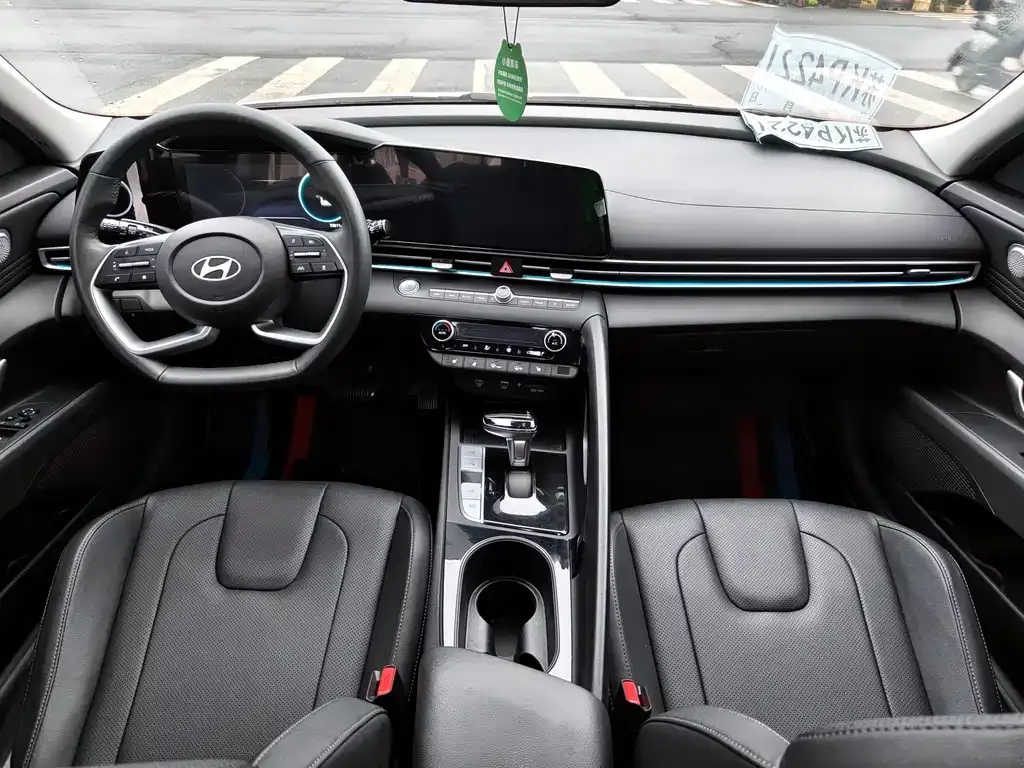 Hyundai Elantra — фото 6
