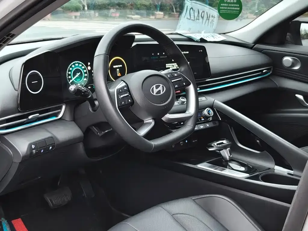 Hyundai Elantra — фото 9
