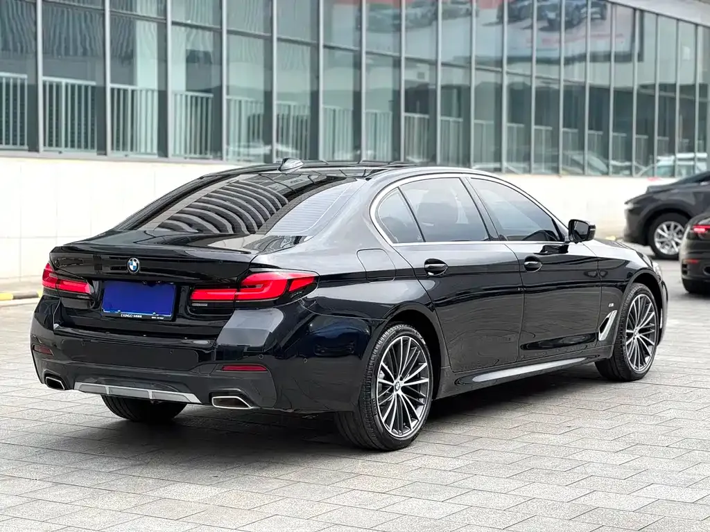 BMW 5 Series — фото 8