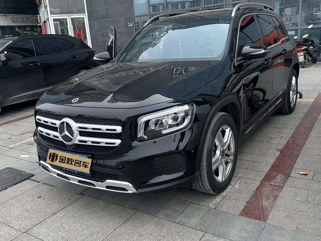 Mercedes-Benz GLB — фото 1