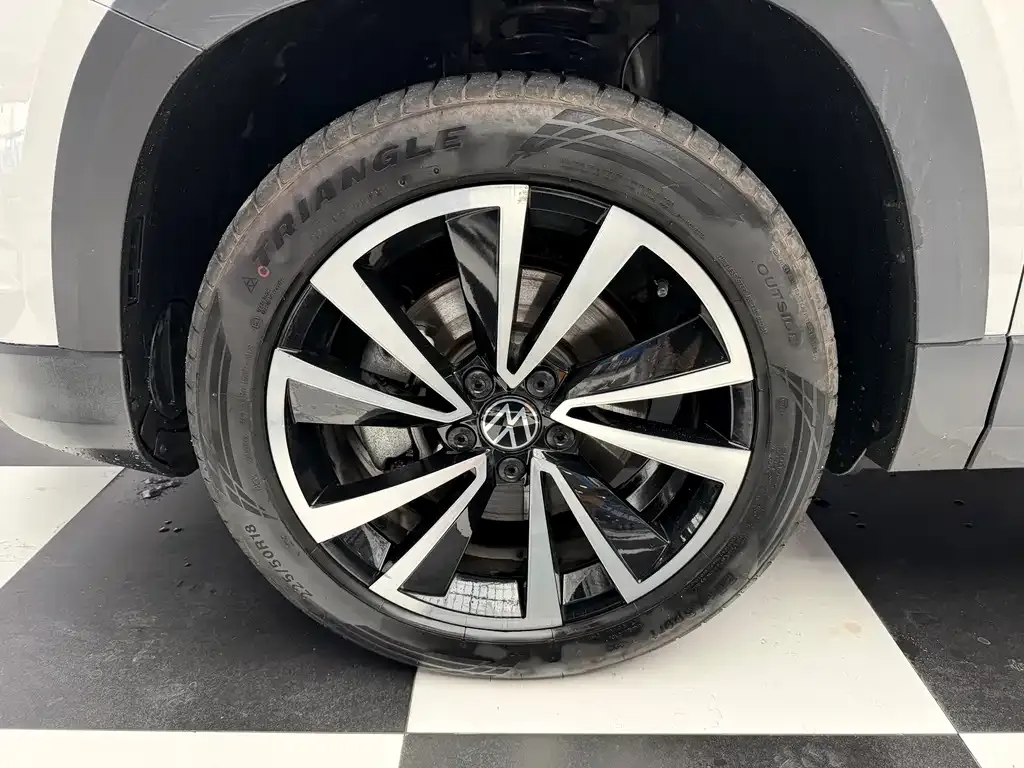 Volkswagen Tharu — фото 3