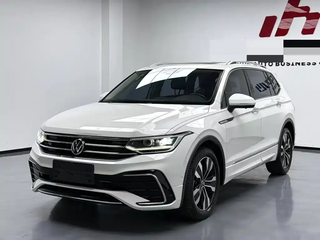 Volkswagen Tiguan L — фото 1