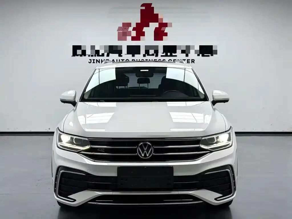 Volkswagen Tiguan L — фото 2