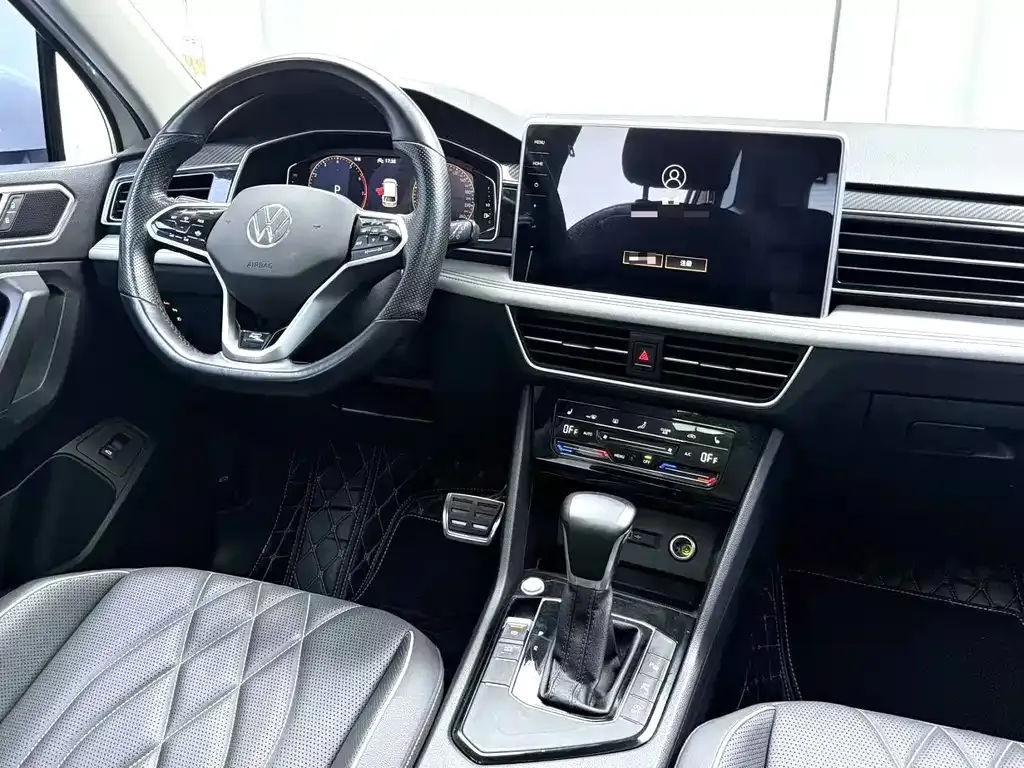 Volkswagen Tiguan L — фото 7