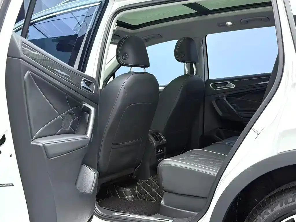 Volkswagen Tiguan L — фото 5