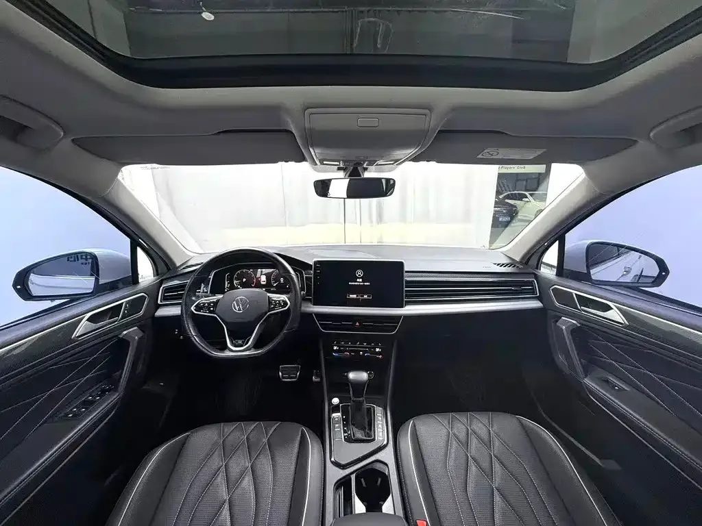 Volkswagen Tiguan L — фото 9