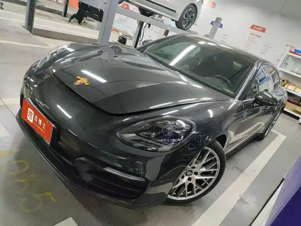 Porsche Panamera — фото 1