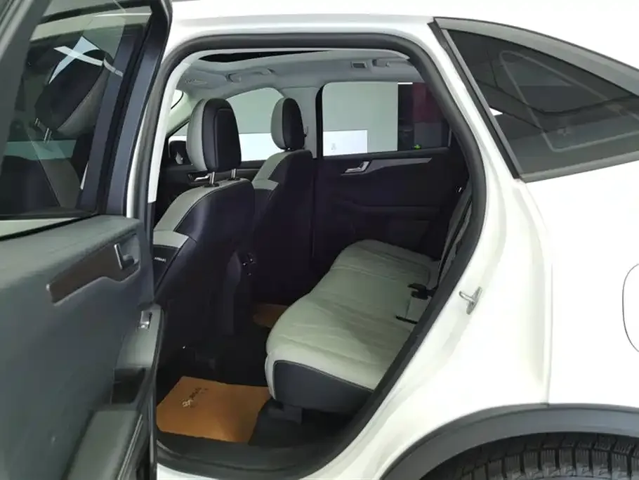 Ford Escape 2023 из CN, фото 8