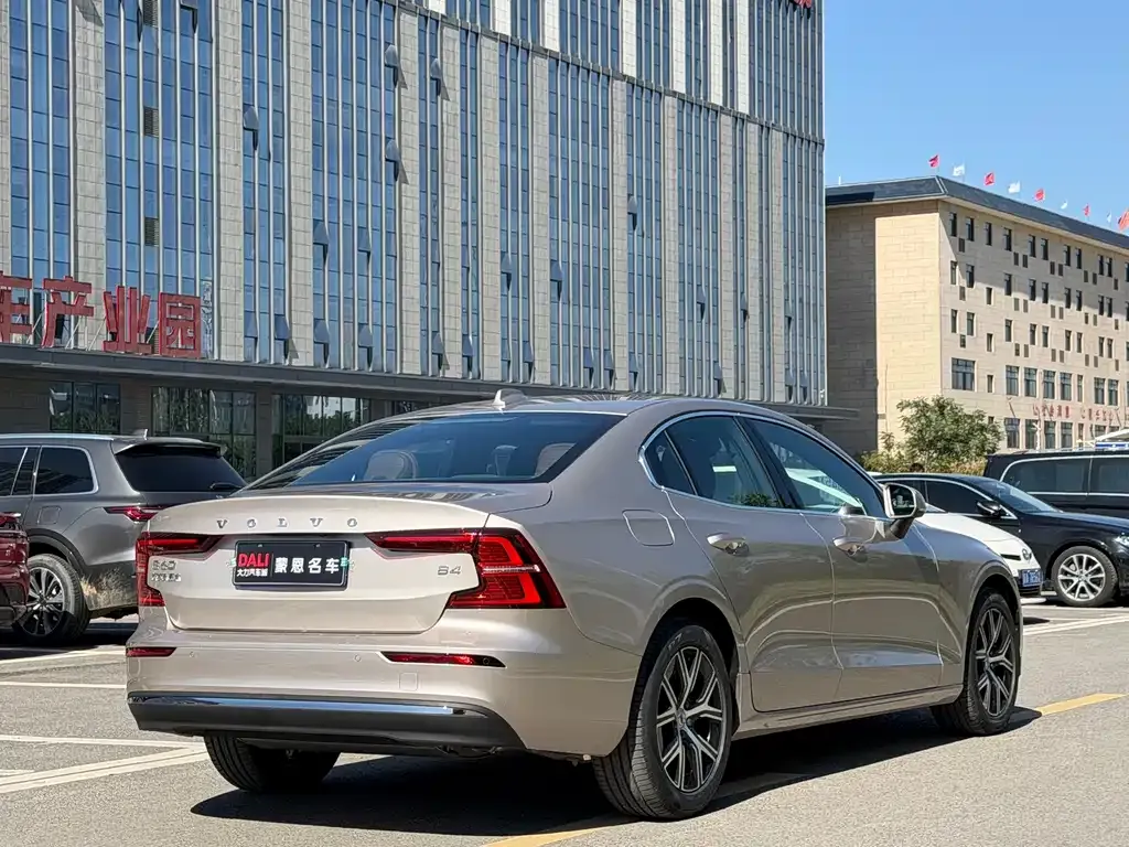 Volvo S60 2026 из CN, фото 8