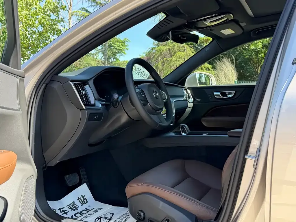 Volvo S60 2026 из CN, фото 5