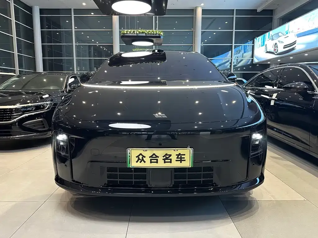 Li Auto i8 — фото 9