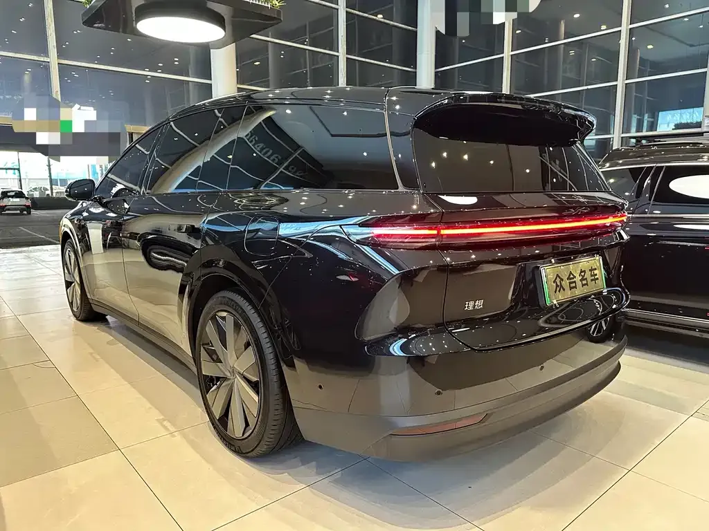 Li Auto i8 — фото 5