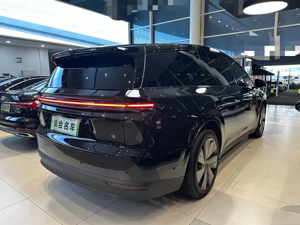 Li Auto i8 — фото 7