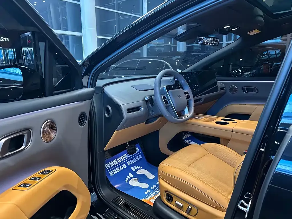 Li Auto i8 — фото 3