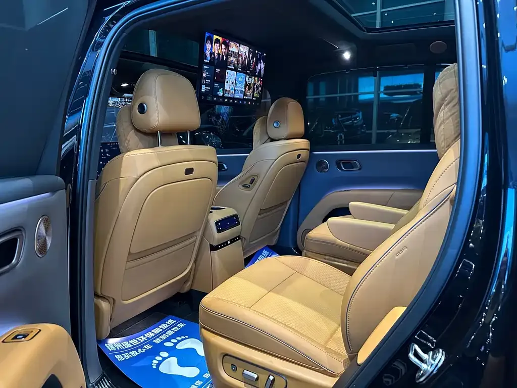 Li Auto i8 — фото 10
