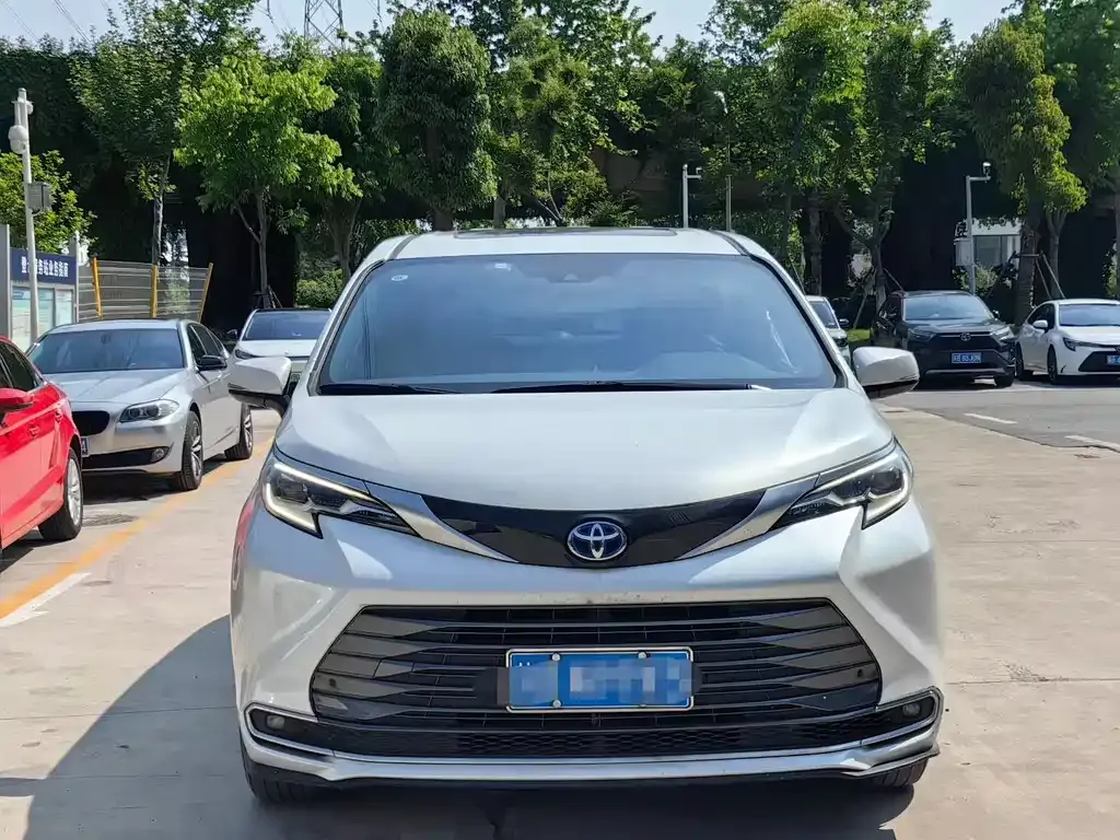 Toyota Sienna — фото 7